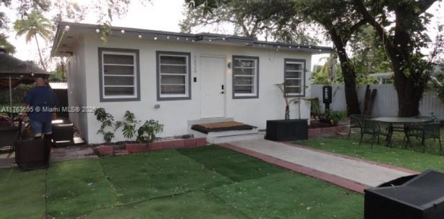 Casa en Miami, Florida 4 dormitorios, 136.94 m2 № 1983632