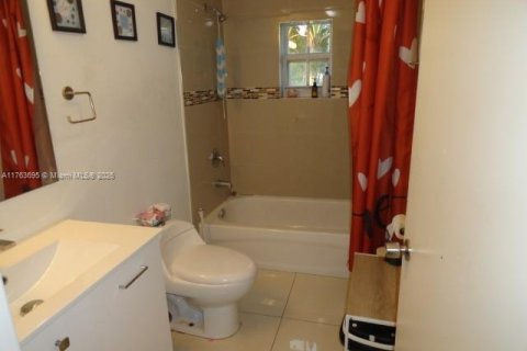 Casa en venta en Miami, Florida, 4 dormitorios, 136.94 m2 № 1983632 - foto 20