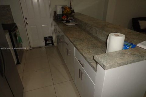 Casa en venta en Miami, Florida, 4 dormitorios, 136.94 m2 № 1983632 - foto 10