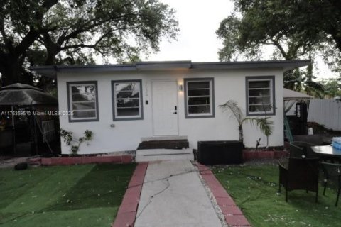 Casa en venta en Miami, Florida, 4 dormitorios, 136.94 m2 № 1983632 - foto 2