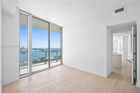 Condo in Miami, Florida, 3 bedrooms  № 2391744 - photo 19
