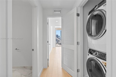 Condo in Miami, Florida, 3 bedrooms  № 2391744 - photo 13