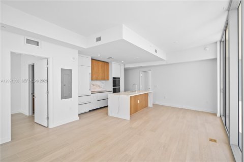 Condo in Miami, Florida, 3 bedrooms  № 2391744 - photo 6
