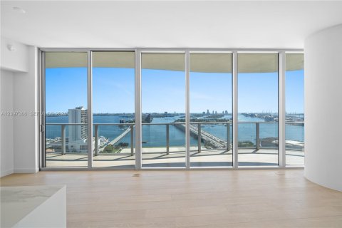 Condo in Miami, Florida, 3 bedrooms  № 2391744 - photo 5