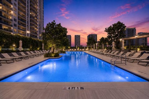 Condo in Miami, Florida, 3 bedrooms  № 2391744 - photo 29