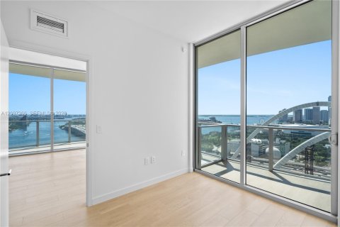 Condo in Miami, Florida, 3 bedrooms  № 2391744 - photo 9