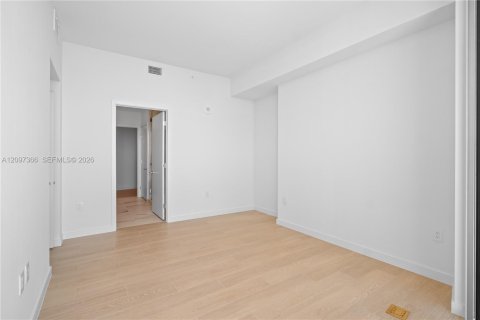 Condo in Miami, Florida, 3 bedrooms  № 2391744 - photo 20
