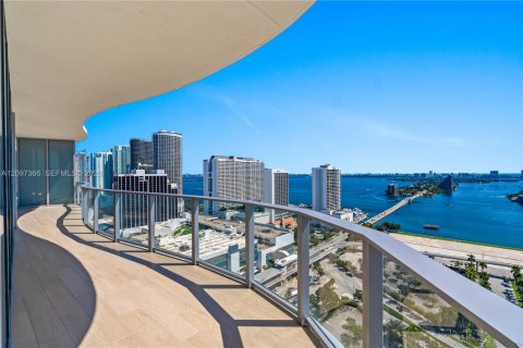 Condo in Miami, Florida, 3 bedrooms  № 2391744 - photo 28