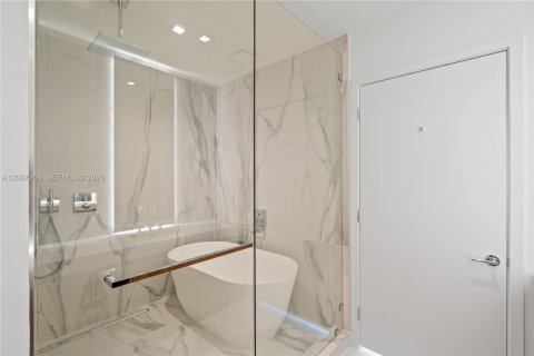 Condo in Miami, Florida, 3 bedrooms  № 2391744 - photo 24