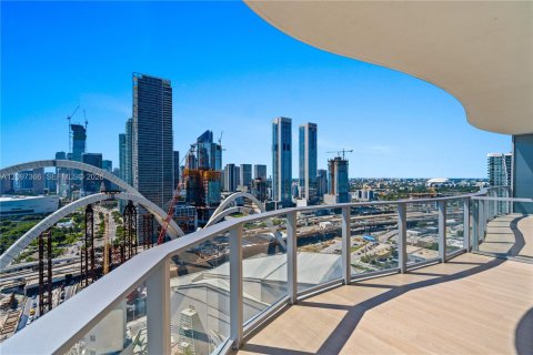 Condo in Miami, Florida, 3 bedrooms  № 2391744 - photo 27