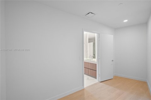 Condo in Miami, Florida, 3 bedrooms  № 2391744 - photo 23