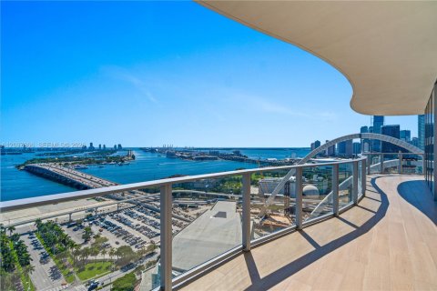 Condo in Miami, Florida, 3 bedrooms  № 2391744 - photo 26