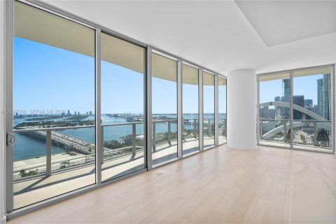 Condo in Miami, Florida, 3 bedrooms  № 2391744 - photo 3