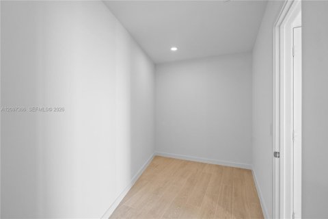Condo in Miami, Florida, 3 bedrooms  № 2391744 - photo 22