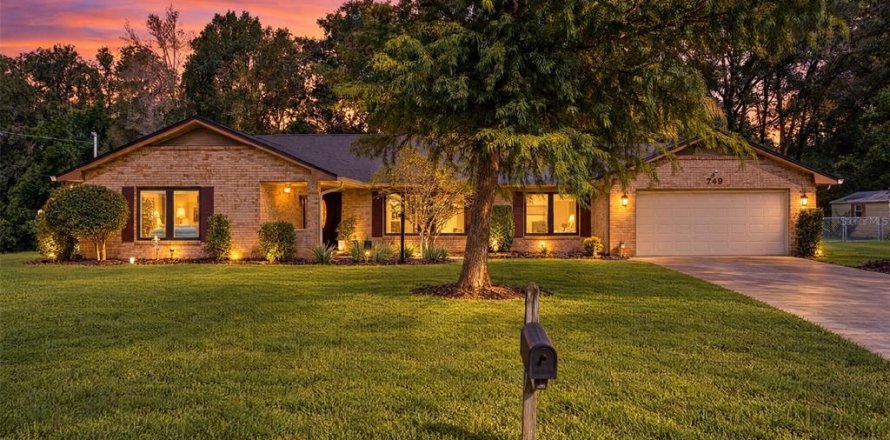 Villa ou maison à DeLand, Floride 3 chambres, 197.32 m2 № 2415124