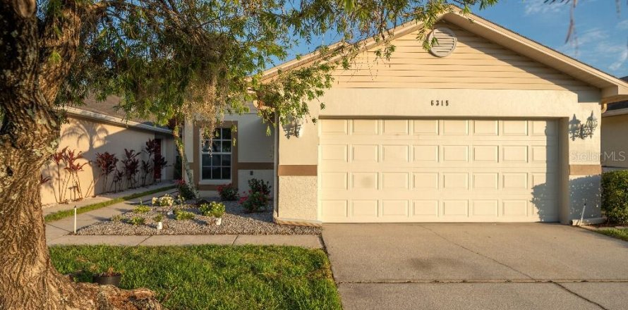 House in Wesley Chapel, Florida 3 bedrooms, 140.47 sq.m. № 1909547