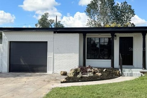 Villa ou maison à Orlando, Floride 4 chambres, 149.85 m2 № 2415359