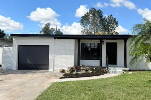 Villa ou maison à vendre à Orlando, Floride: 4 chambres, 149.85 m2 № 2415359 - photo 2