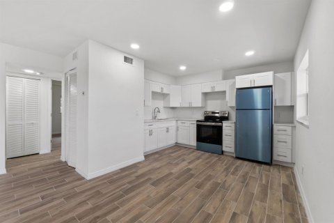 Apartment in St. Lucie, Florida 2 bedrooms, 1036.79 sq.m. № 2181611 - photo 7