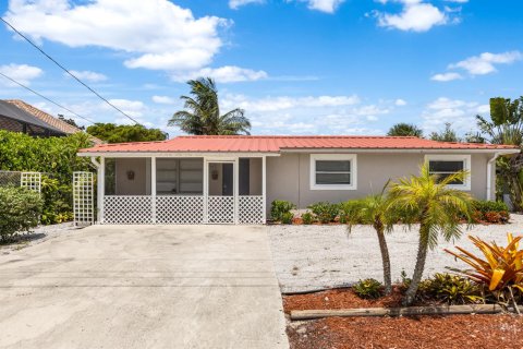 House in Naples, Florida 3 bedrooms, 102.19 sq.m. № 2247214 - photo 24