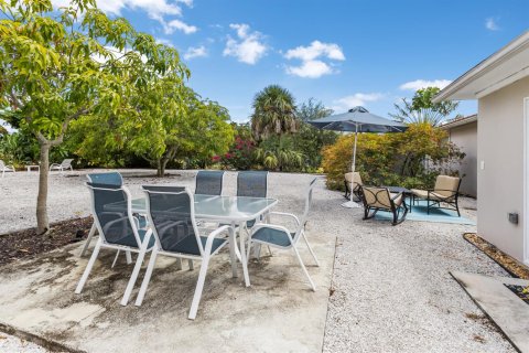 House in Naples, Florida 3 bedrooms, 102.19 sq.m. № 2247214 - photo 18