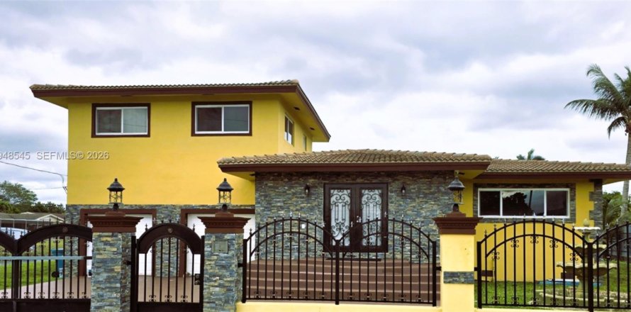 Villa ou maison à Miami Gardens, Floride 4 chambres, 194.72 m2 № 2004570