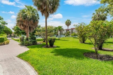 Condo in Hallandale Beach, Florida, 2 bedrooms  № 2040901 - photo 17