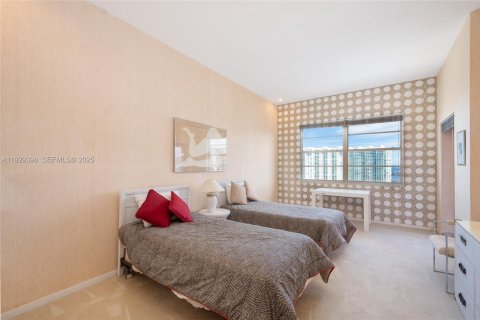 Condo in Aventura, Florida, 2 bedrooms № 1990035 - photo 15