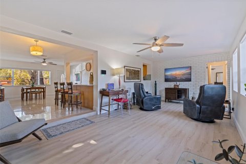 Casa en venta en Saint Petersburg, Florida, 4 dormitorios, 152.36 m2 № 1643124 - foto 13