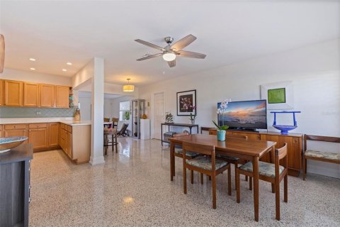 Casa en venta en Saint Petersburg, Florida, 4 dormitorios, 152.36 m2 № 1643124 - foto 4