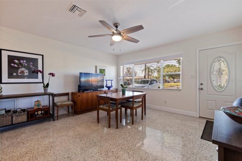 Casa en venta en Saint Petersburg, Florida, 4 dormitorios, 152.36 m2 № 1643124 - foto 6