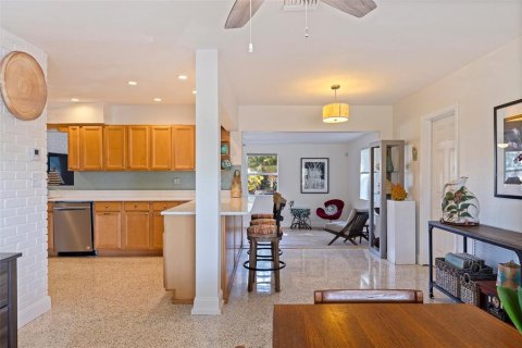 Casa en venta en Saint Petersburg, Florida, 4 dormitorios, 152.36 m2 № 1643124 - foto 3