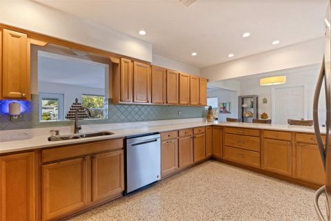 Casa en venta en Saint Petersburg, Florida, 4 dormitorios, 152.36 m2 № 1643124 - foto 9