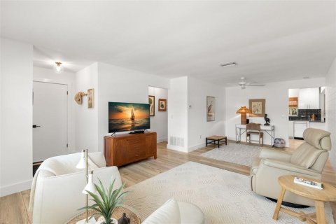 House in Largo, Florida 1 bedroom, 76.64 sq.m. № 1785053 - photo 4