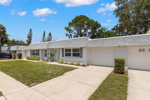 House in Largo, Florida 1 bedroom, 76.64 sq.m. № 1785053 - photo 1