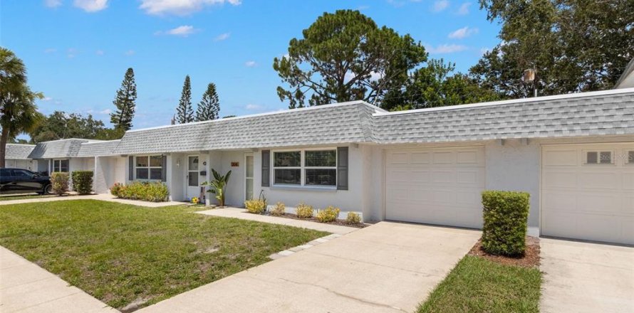 House in Largo, Florida 1 bedroom, 76.64 sq.m. № 1785053