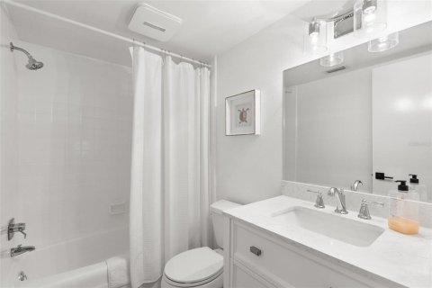 House in Largo, Florida 1 bedroom, 76.64 sq.m. № 1785053 - photo 23
