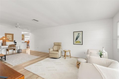 House in Largo, Florida 1 bedroom, 76.64 sq.m. № 1785053 - photo 6