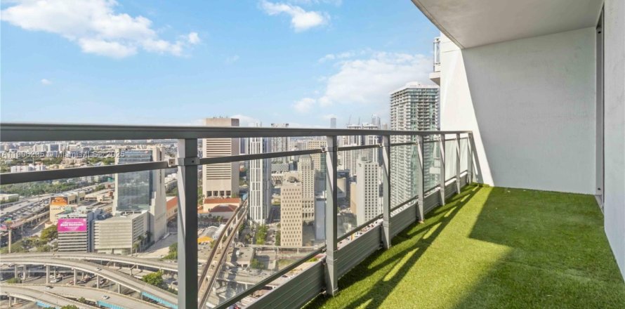 Кондоминиум с 2 спальнями в Майами, Флорида № 1957053