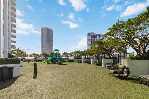 Снять в аренду кондоминиум в Майами, Флорида 2 спальни, 100.24м2, № 1957053 - фото 16