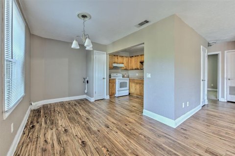 Condo in Tampa, Florida, 2 bedrooms  № 2379733 - photo 9