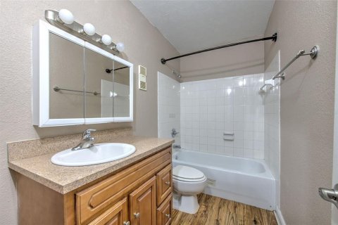 Condo in Tampa, Florida, 2 bedrooms  № 2379733 - photo 15