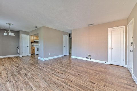 Condo in Tampa, Florida, 2 bedrooms  № 2379733 - photo 6