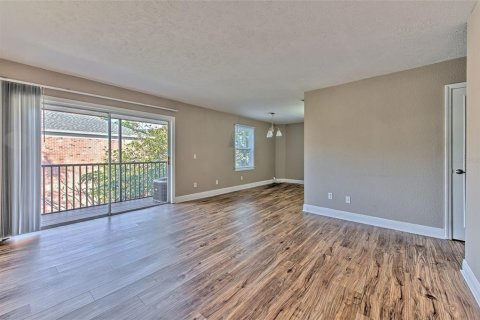 Condo in Tampa, Florida, 2 bedrooms  № 2379733 - photo 5