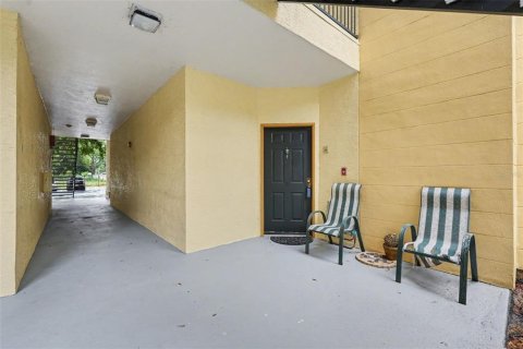 Condo in Tampa, Florida, 1 bedroom  № 2201741 - photo 2
