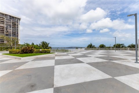 Condominio en venta en Miami, Florida, 1 dormitorio, 73.49 m2 № 2154882 - foto 28