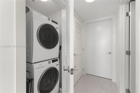 Condominio en venta en Miami, Florida, 1 dormitorio, 73.49 m2 № 2154882 - foto 20