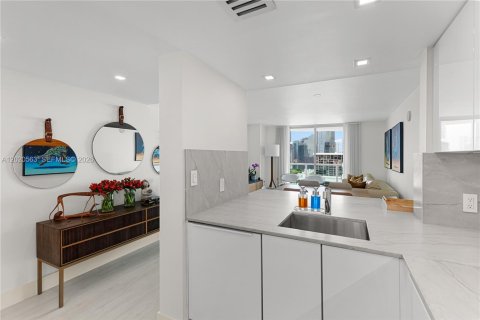 Condominio en venta en Miami, Florida, 1 dormitorio, 73.49 m2 № 2154882 - foto 14