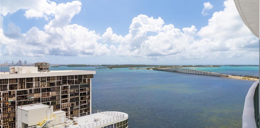 Condominio en Miami, Florida, 1 dormitorio  № 2154882