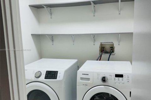 Condominio en venta en Miami, Florida, 2 dormitorios, 80.82 m2 № 1699919 - foto 14